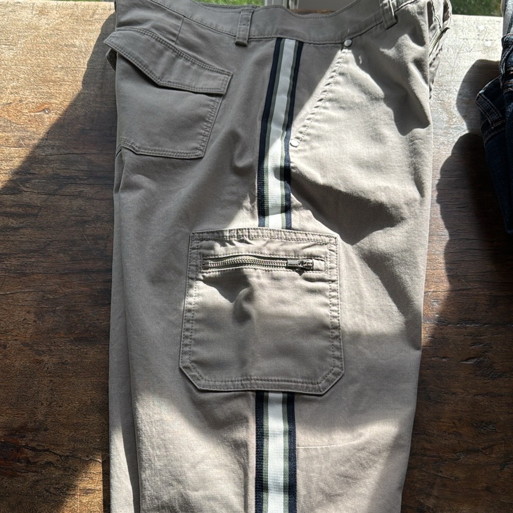 Very nice pair of athletic cotton cargo pants with stripe down the sides